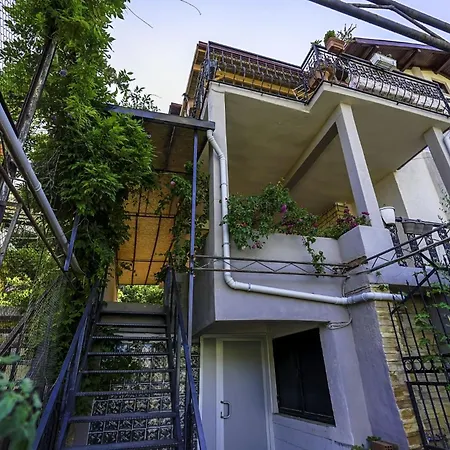Chic W A Fireplace Pool Terrace In アパート *